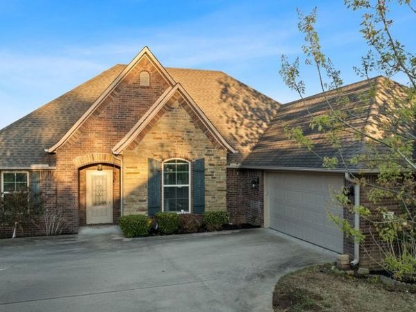 709 SW Barn Valley Road , Bentonville, AR 72712