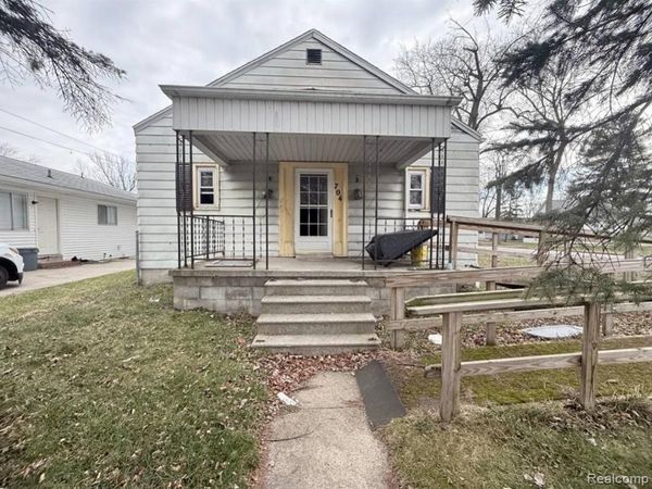 704 Vermont Street , Saginaw, MI 48602