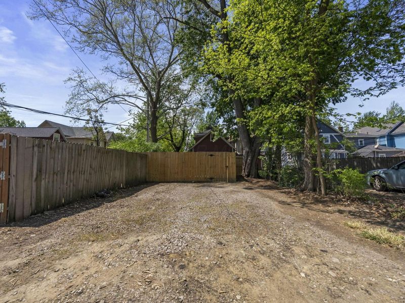 1056 Pennsylvania Avenue, Columbus, OH 43201 Photo 46