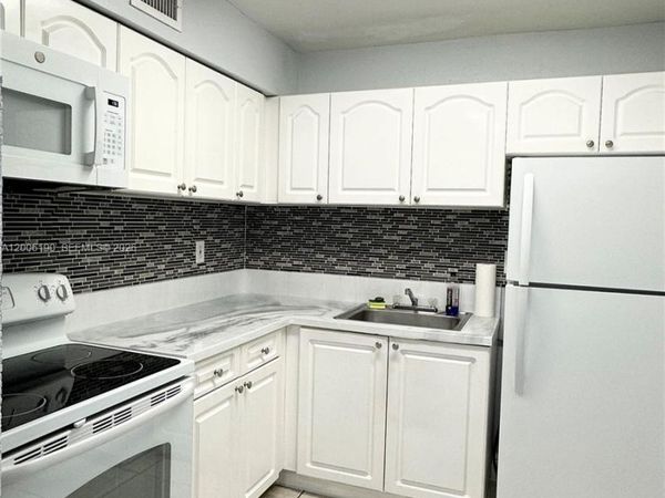 9405 SW 76th St , Unit Y32, Miami, FL 33173