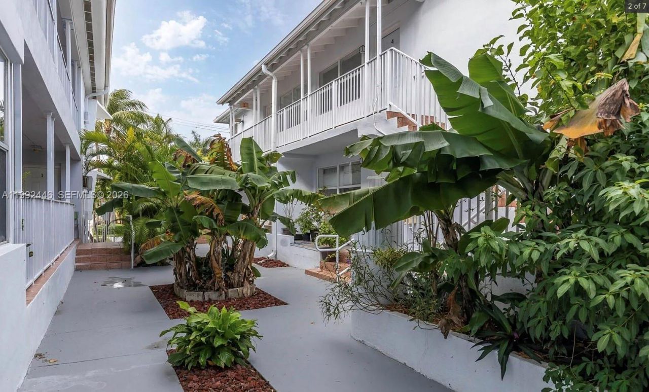 9473 Abbott Ave, Unit 7, Surfside, FL 33154 Photo