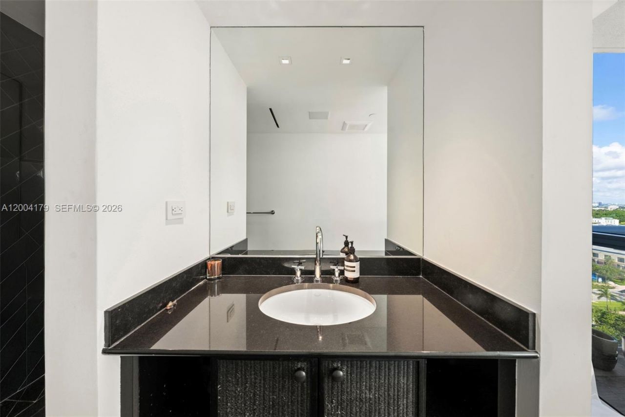 101 20th St , Unit 2007, Miami Beach, FL 33139 Photo