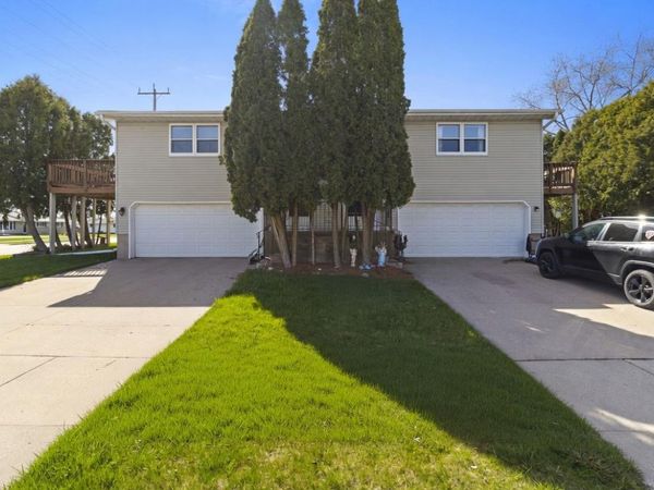 1395 INVERNESS LANE, Neenah, WI 54956