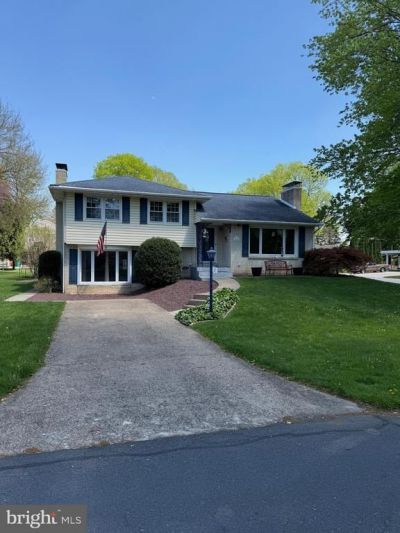 25 OAK AVENUE , CAMP HILL, PA 17011