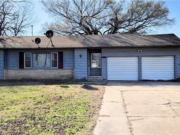 1001 N Main Street, Yates Center, KS 66783