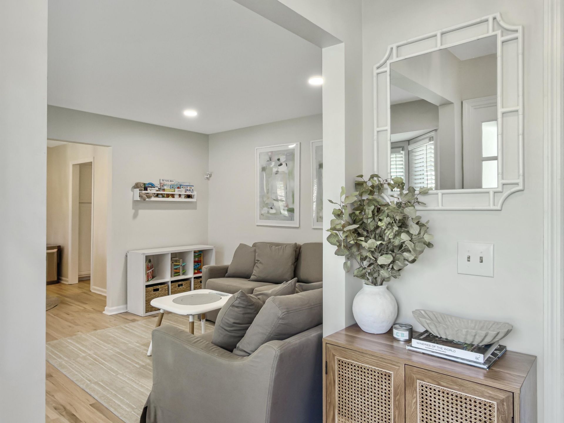 868 Melrose Drive Photo 4