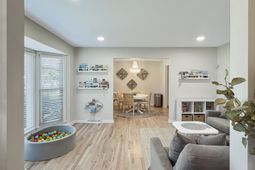 868 Melrose Drive photo 4