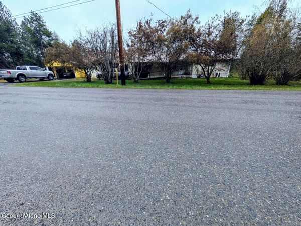 968 Roosevelt RD , Bonners Ferry, ID 83805