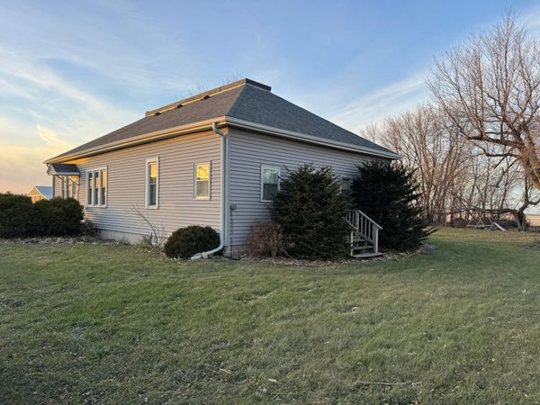 24543 630th Avenue , Alden, MN 56009