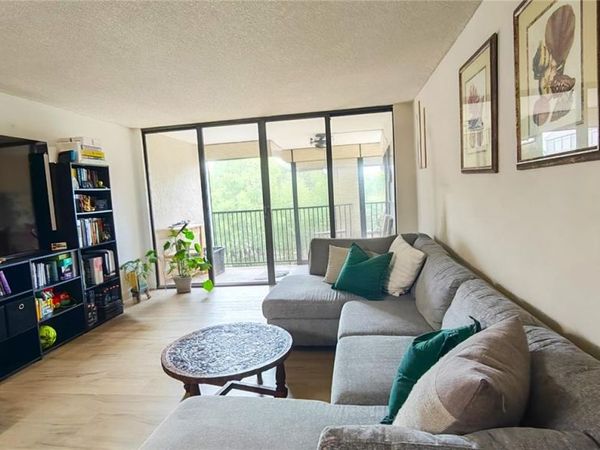 2802 N 46 ave , Unit 520B, Hollywood, FL 33021