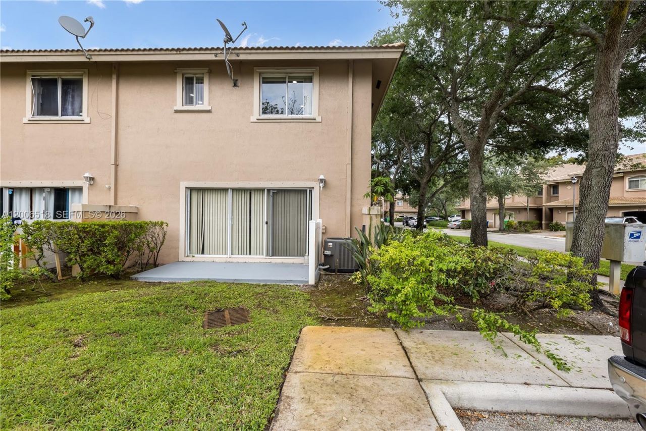 2707 NW 80th Ave, Sunrise, FL 33322 Photo