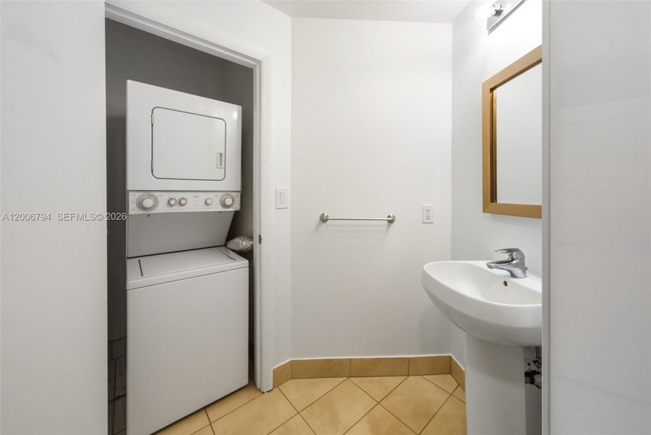 1900 N Bayshore Dr , Unit 3707, Miami, FL 33132 Photo