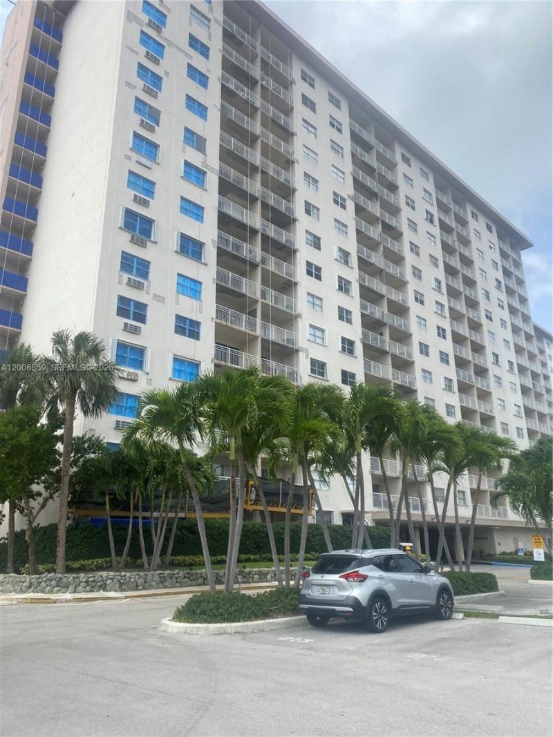 400 Kings Point Dr, Unit 608, Sunny Isles Beach, FL 33160 Photo