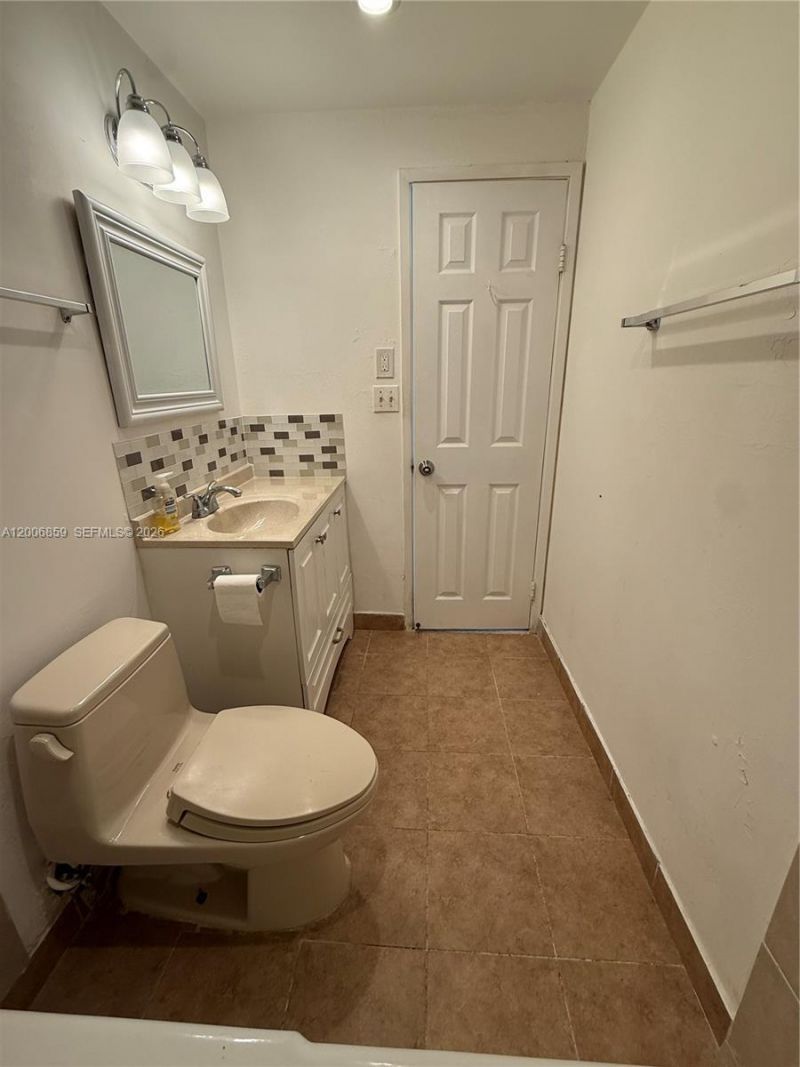 400 Kings Point Dr, Unit 608, Sunny Isles Beach, FL 33160 Photo