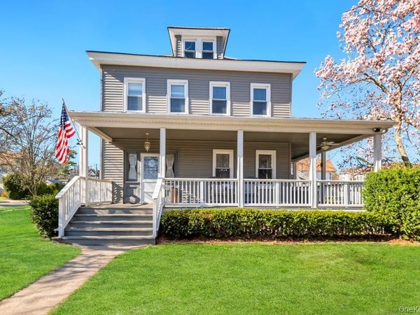 237 Willow Street , Roslyn Heights, NY 11577