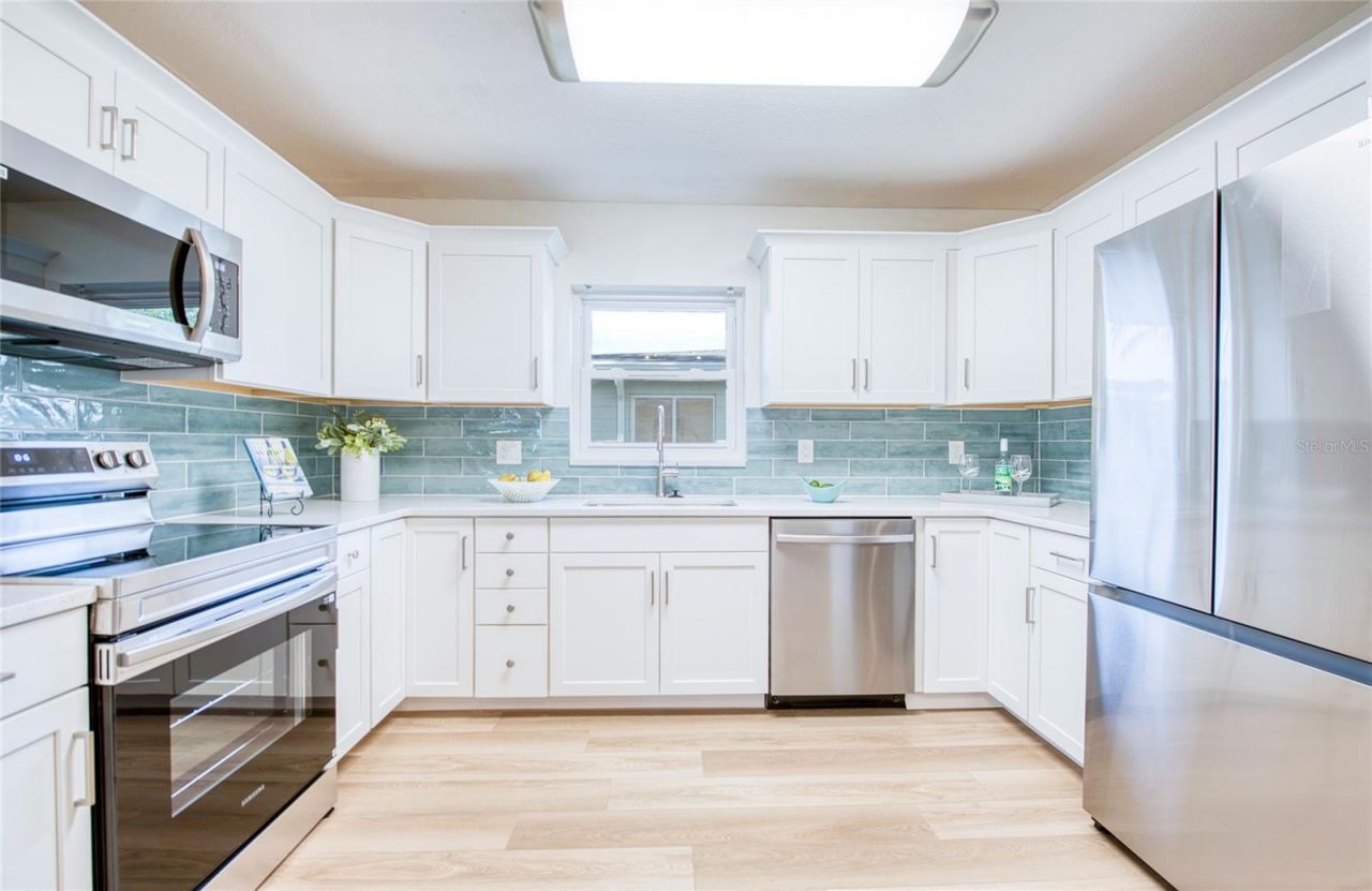 662 Villagrande Avenue S, Saint Petersburg, FL 33707 Photo