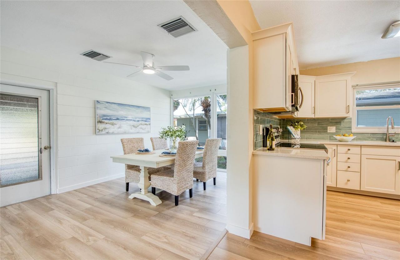 662 Villagrande Avenue S, Saint Petersburg, FL 33707 Photo