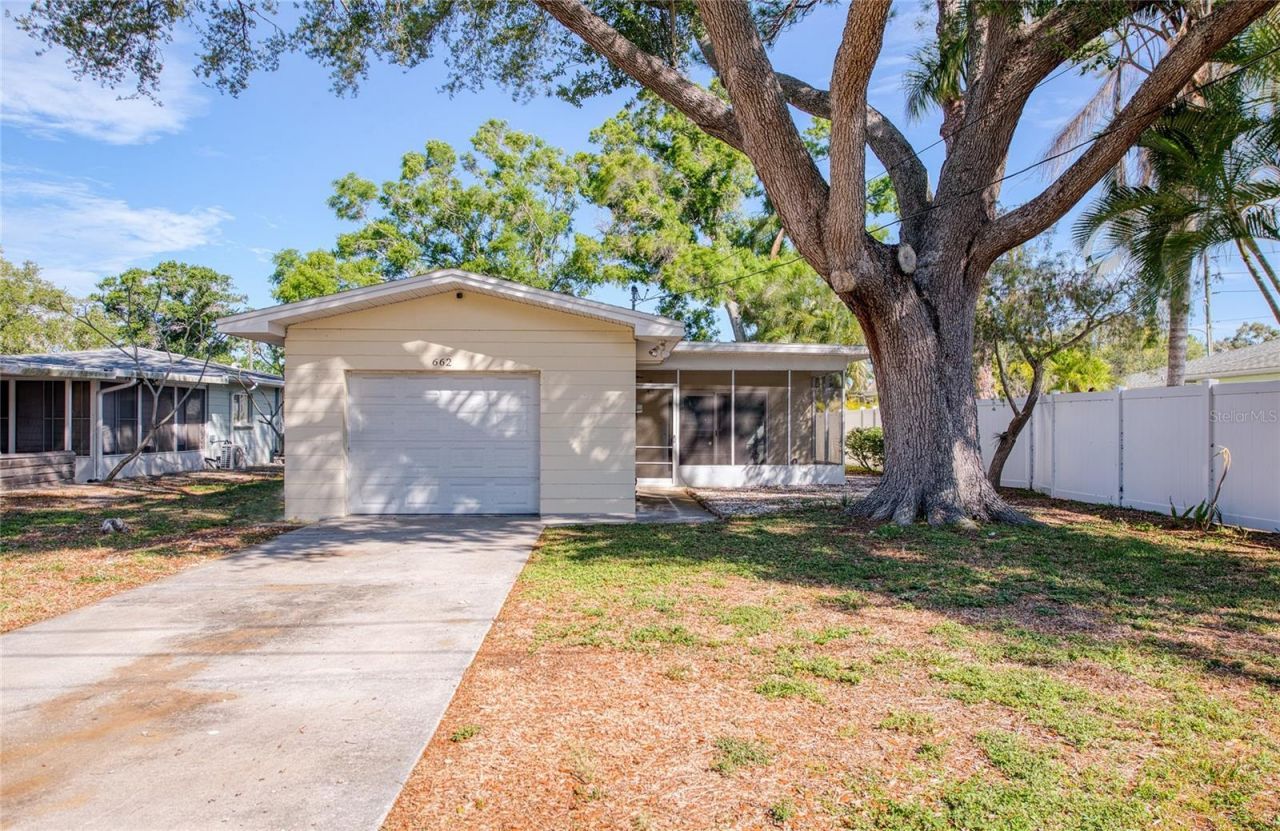 662 Villagrande Avenue S, Saint Petersburg, FL 33707 Photo