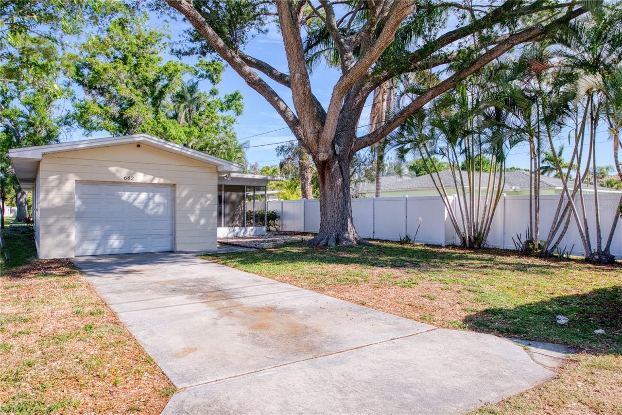 662 Villagrande Avenue S, Saint Petersburg, FL 33707 Photo