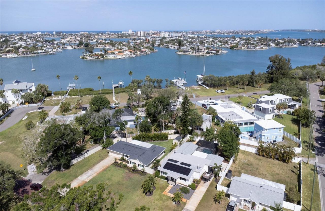 662 Villagrande Avenue S, Saint Petersburg, FL 33707 Photo