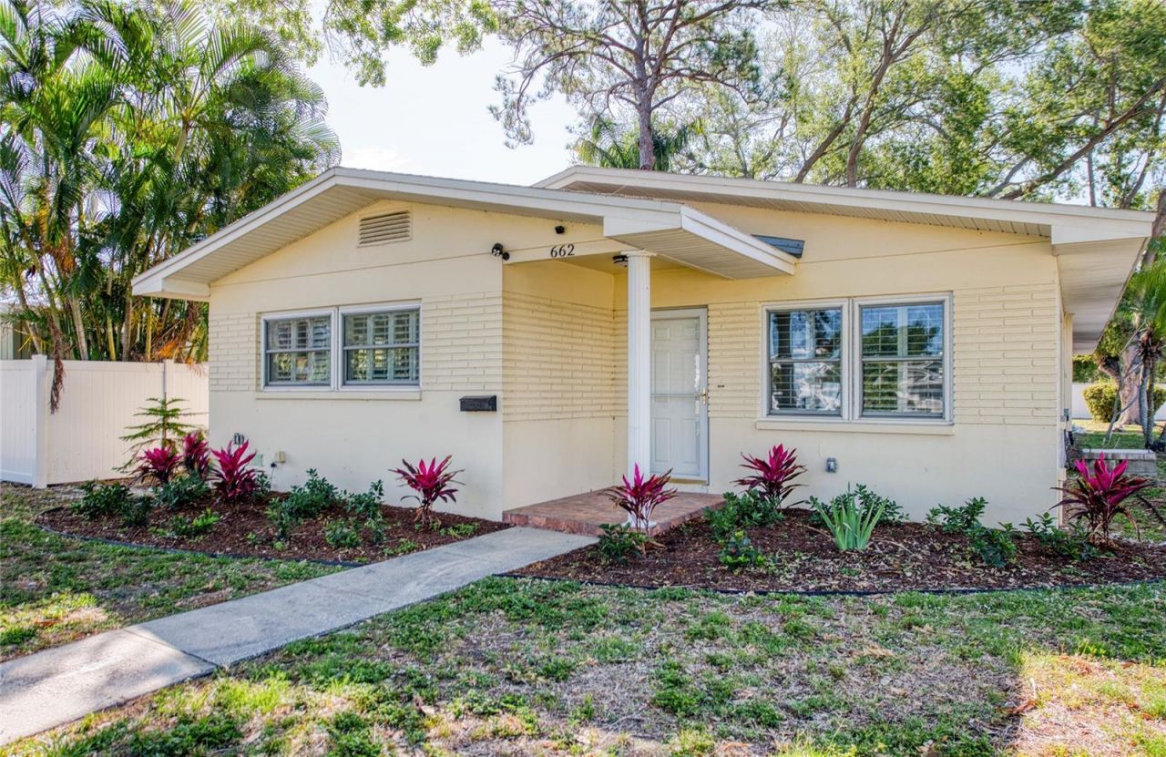 662 Villagrande Avenue S, Saint Petersburg, FL 33707 Photo