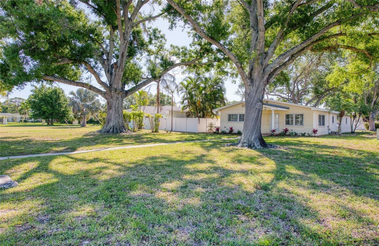 662 Villagrande Avenue S, Saint Petersburg, FL 33707 Photo