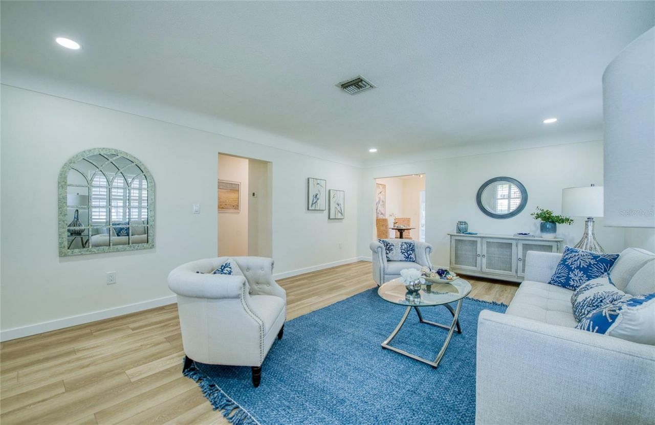 662 Villagrande Avenue S, Saint Petersburg, FL 33707 Photo
