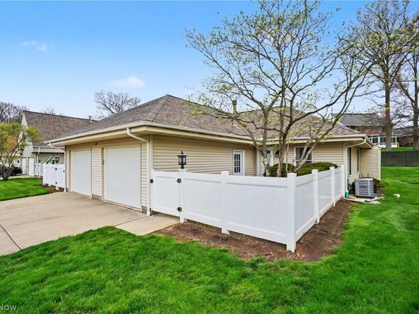 145 Michael Lane , Cuyahoga Falls, OH 44223