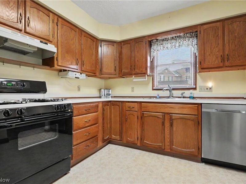 145 Michael Lane , Cuyahoga Falls, OH 44223 Photo 11