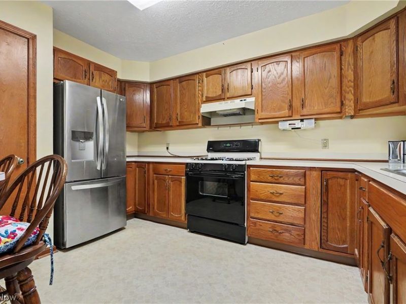 145 Michael Lane , Cuyahoga Falls, OH 44223 Photo 8