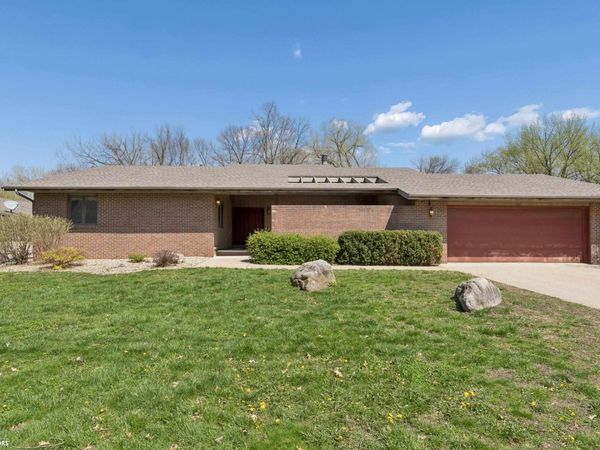 102 34th Street W, Clear Lake, IA 50428