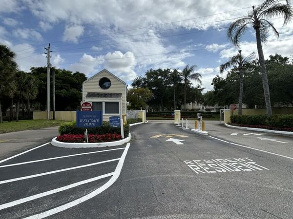 3469 NW 44th Street, Unit 104, Lauderdale Lakes, FL 33309