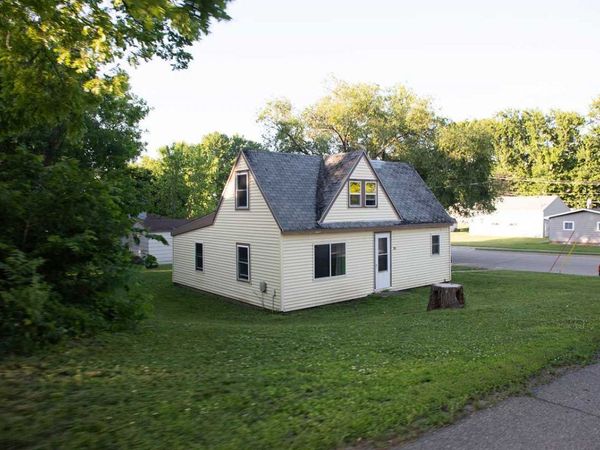 110 2nd Street SW, Glenville, MN 56036