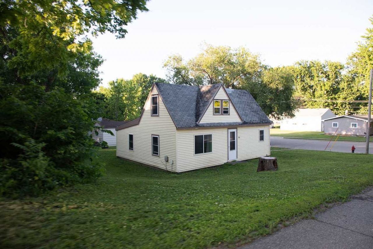 110 2nd Street SW, Glenville, MN 56036