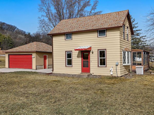 1240 Browns Lane , Dakota, MN 55925