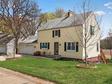 112231 Hutchins Court, Chaska, MN 55318