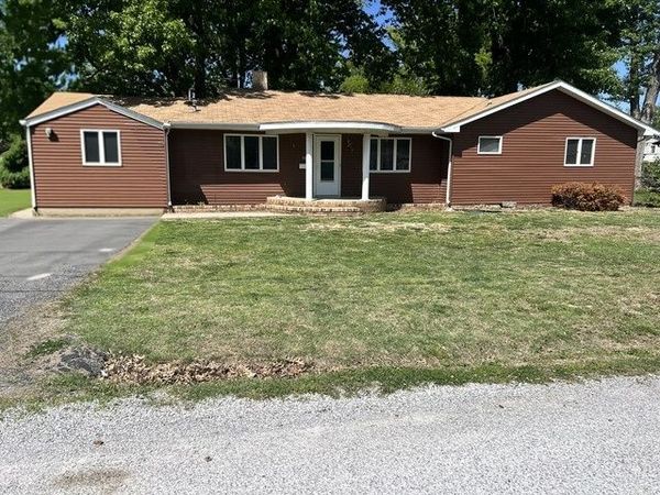 511 W 5TH Street, Benton, IL 62812