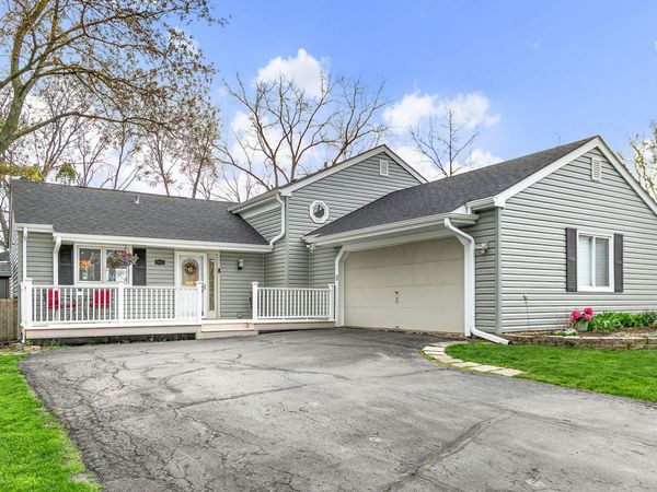 4931 CARRIAGE Drive , Gurnee, IL 60031