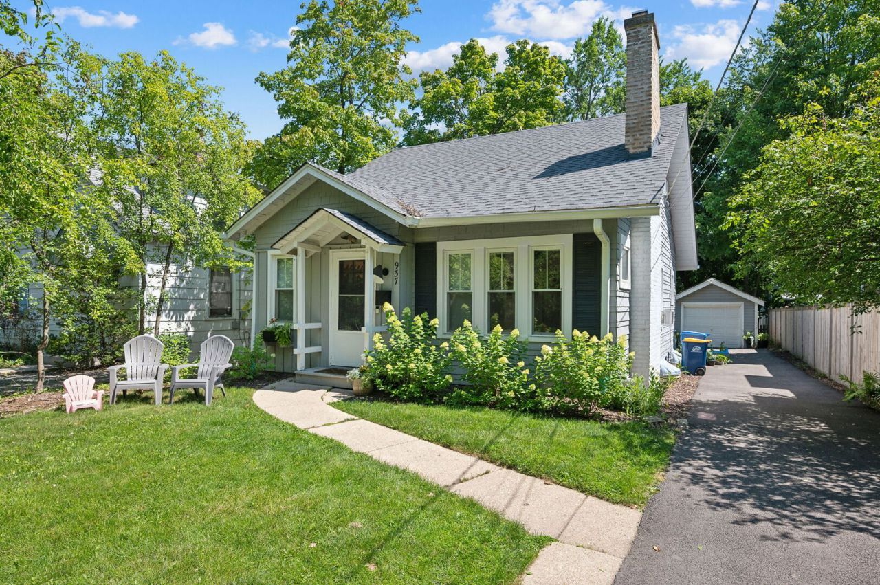 937 Pleasant Avenue , Highland Park, IL 60035