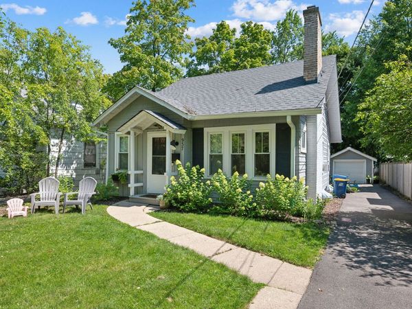 937 Pleasant Avenue , Highland Park, IL 60035