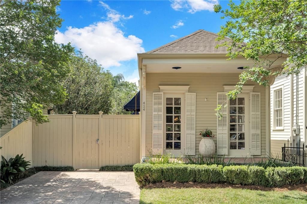 424 CALHOUN Street , New Orleans, LA 70118