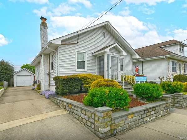3076 Roxbury Road, Oceanside, NY 11572