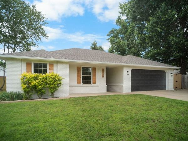 3715 W Rozell Street, Rogers, AR 72756