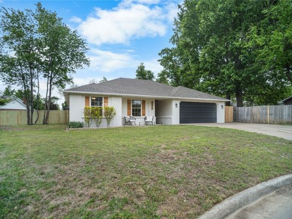 3715 W Rozell Street , Rogers, AR 72756