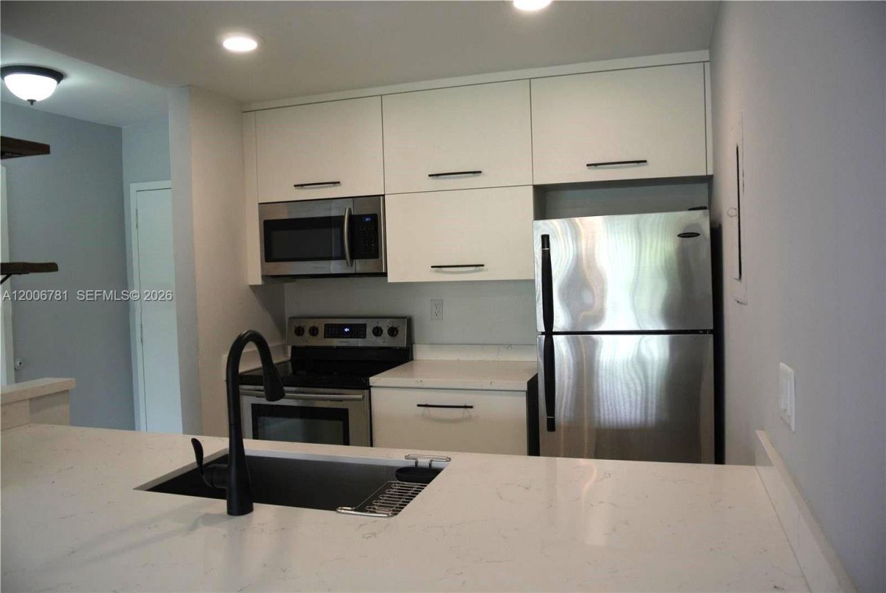 2160 SW 16th Ave, Unit 417, Miami, FL 33145 Photo