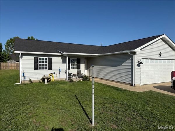208 Kinder Avenue , Sikeston, MO 63801