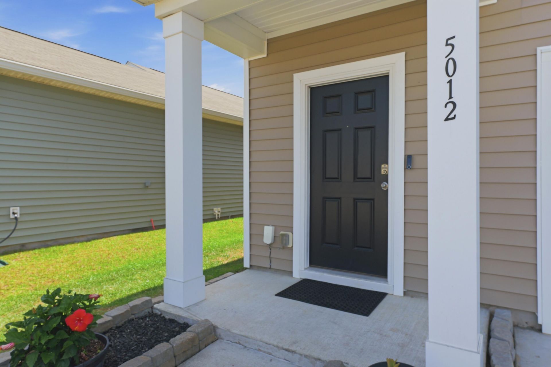 5012 Ferry Field Drive Photo 4