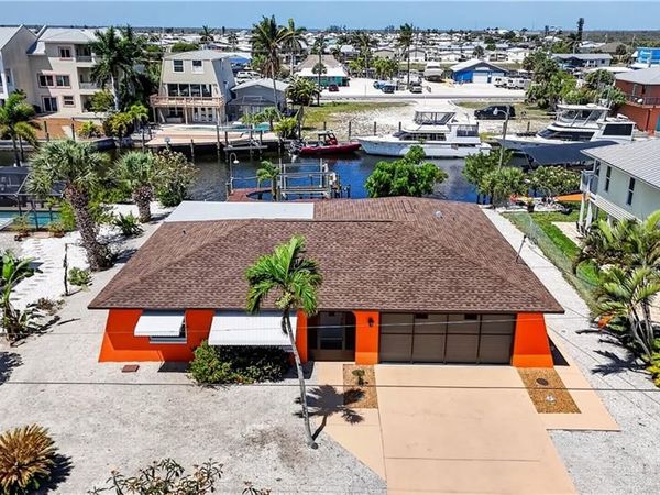 3123 Bracci DR , ST. JAMES CITY, FL 33956