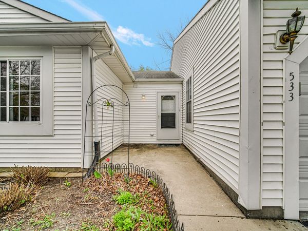 533 Lyon Drive , Buffalo Grove, IL 60089