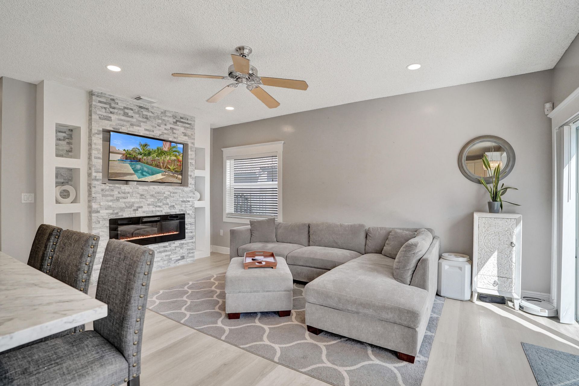 18930 NW 10th Terrace, Pembroke Pines, FL 33029 Photo